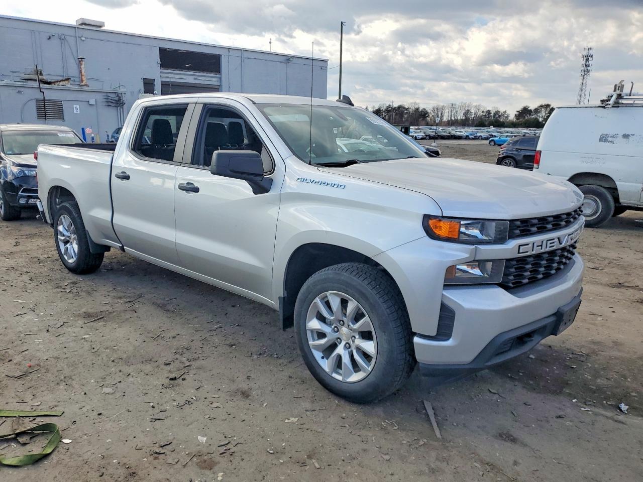 2020 CHEVROLET SILVERADO K1500 CUSTOM photo 4
