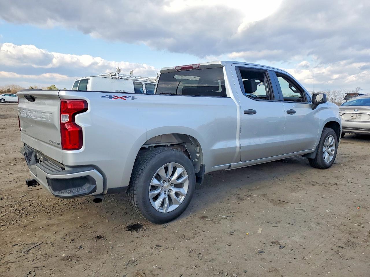 2020 CHEVROLET SILVERADO K1500 CUSTOM photo 3