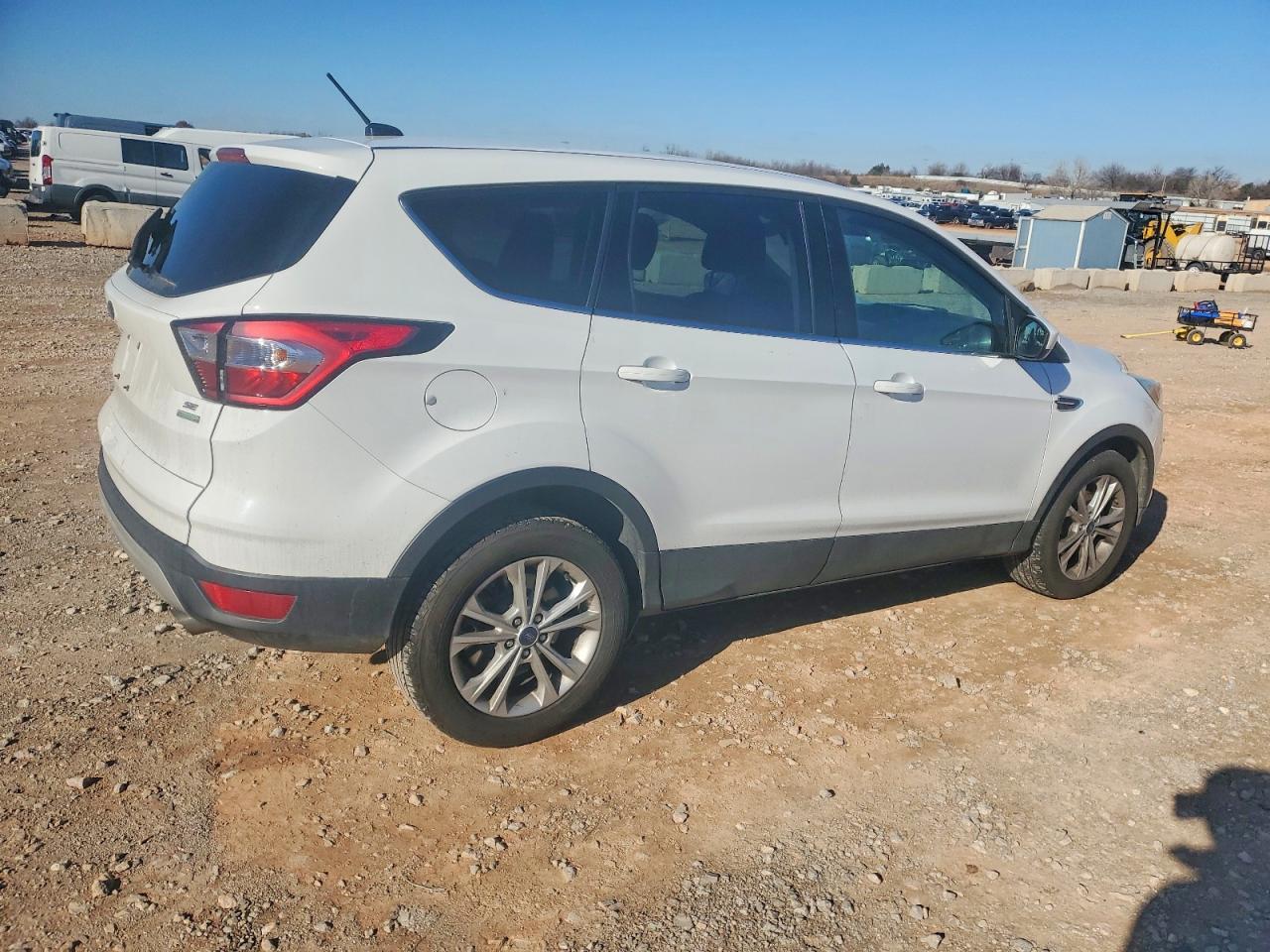 2017 FORD ESCAPE SE photo 3