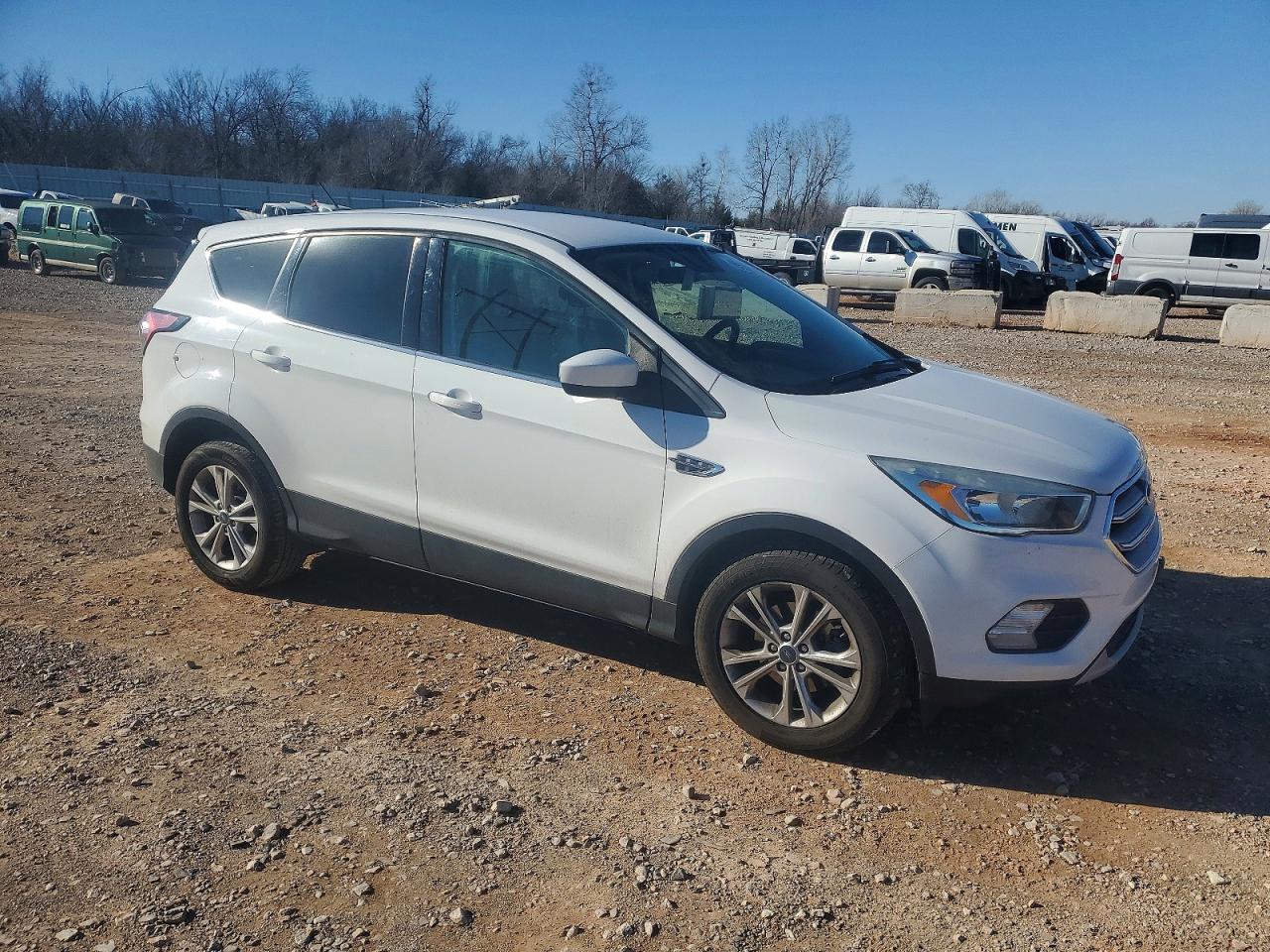 2017 FORD ESCAPE SE photo 4
