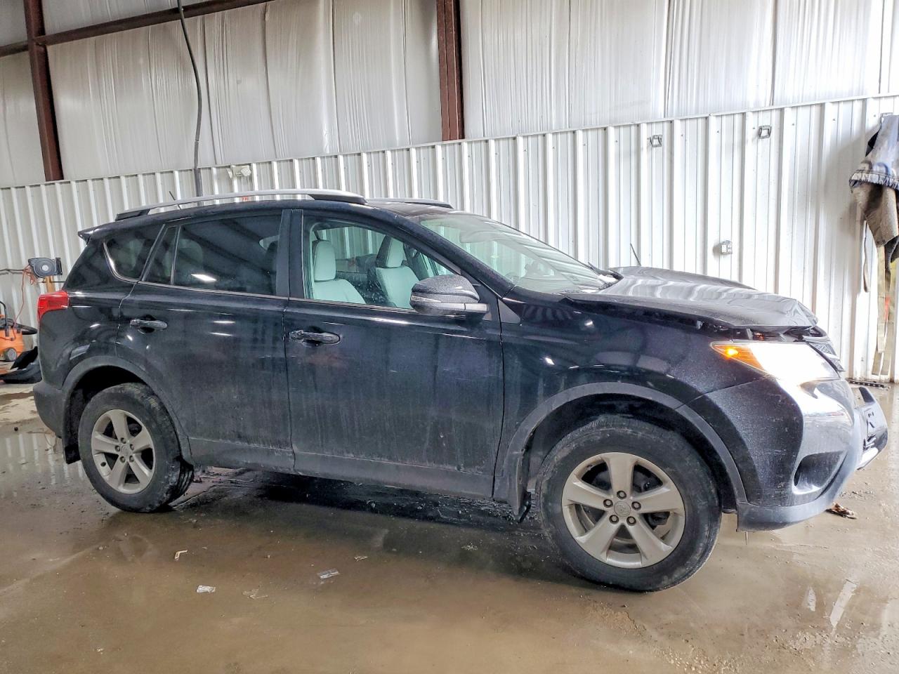 2013 TOYOTA RAV4 XLE photo 4