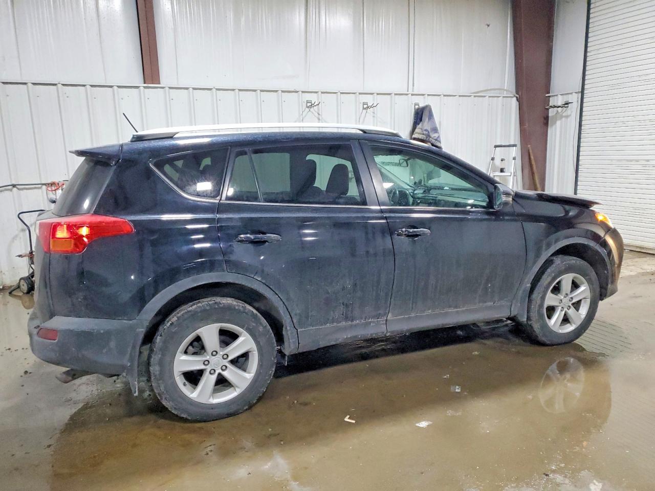 2013 TOYOTA RAV4 XLE photo 3