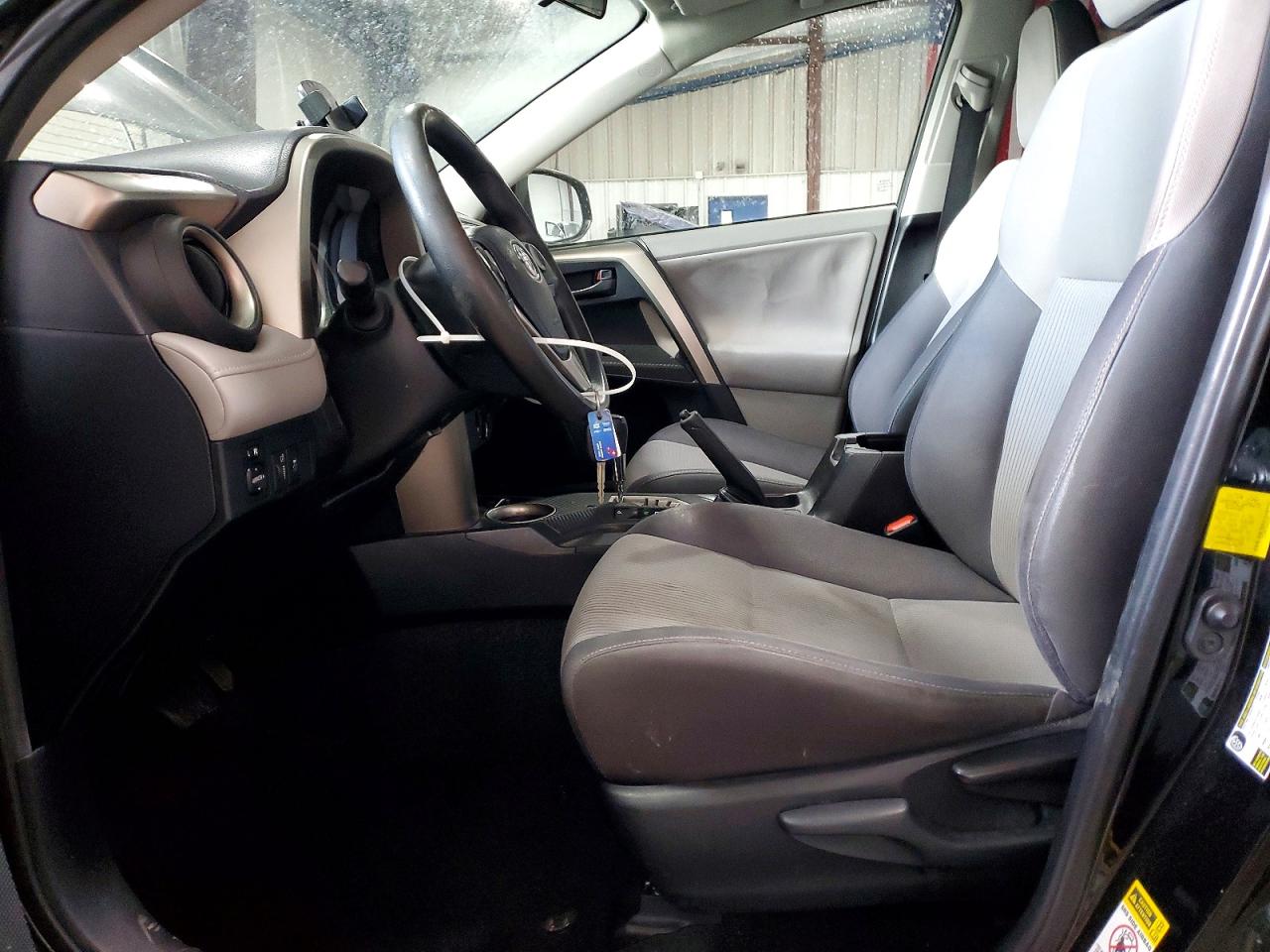 2013 TOYOTA RAV4 XLE photo 7