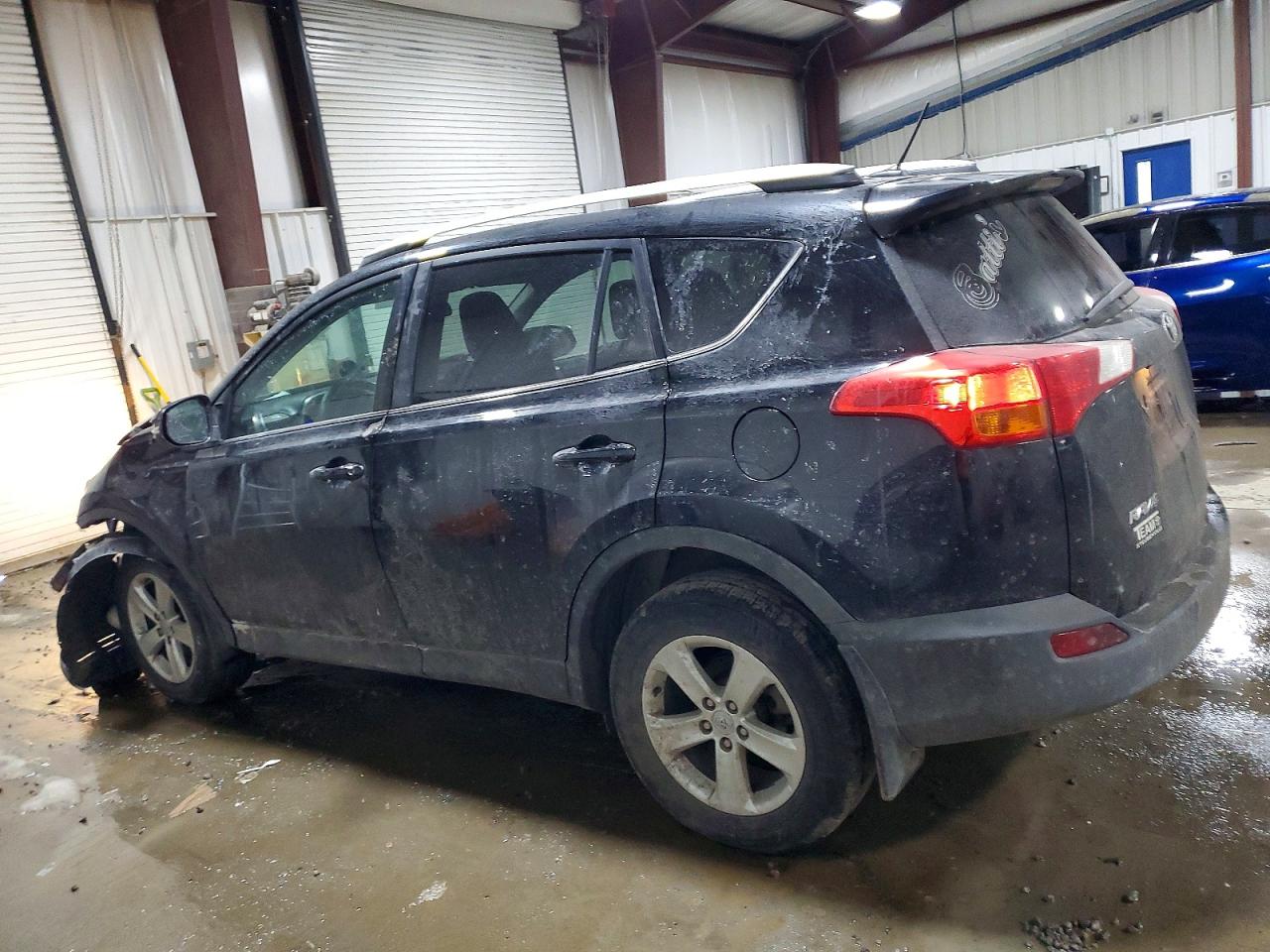 2013 TOYOTA RAV4 XLE photo 2
