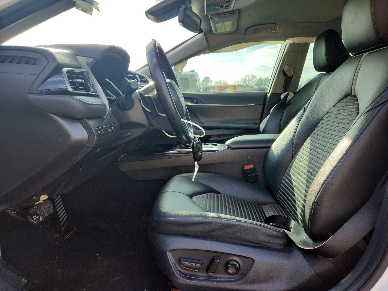 2019 TOYOTA CAMRY SE photo 7