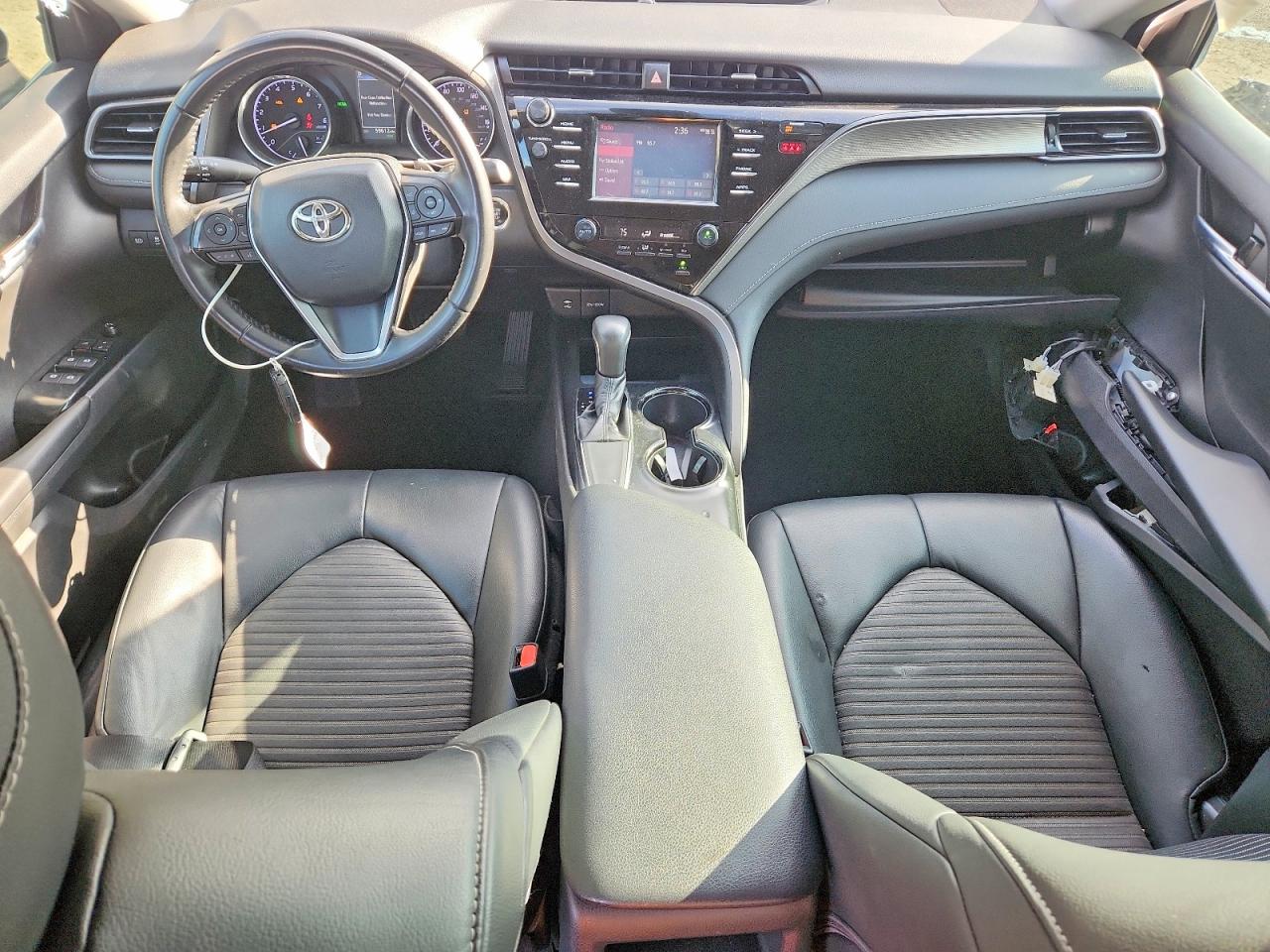 2019 TOYOTA CAMRY SE photo 8