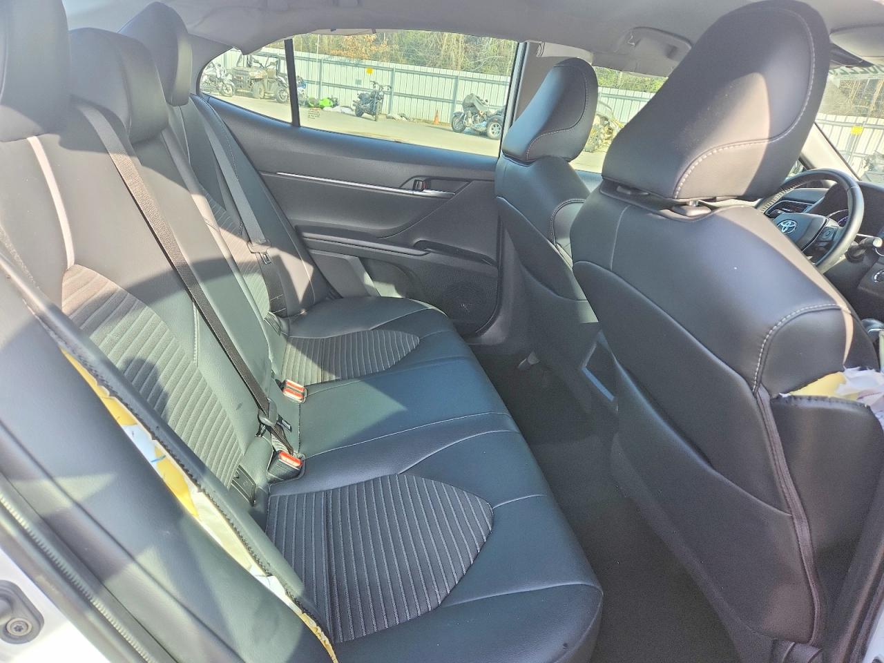 2019 TOYOTA CAMRY SE photo 10