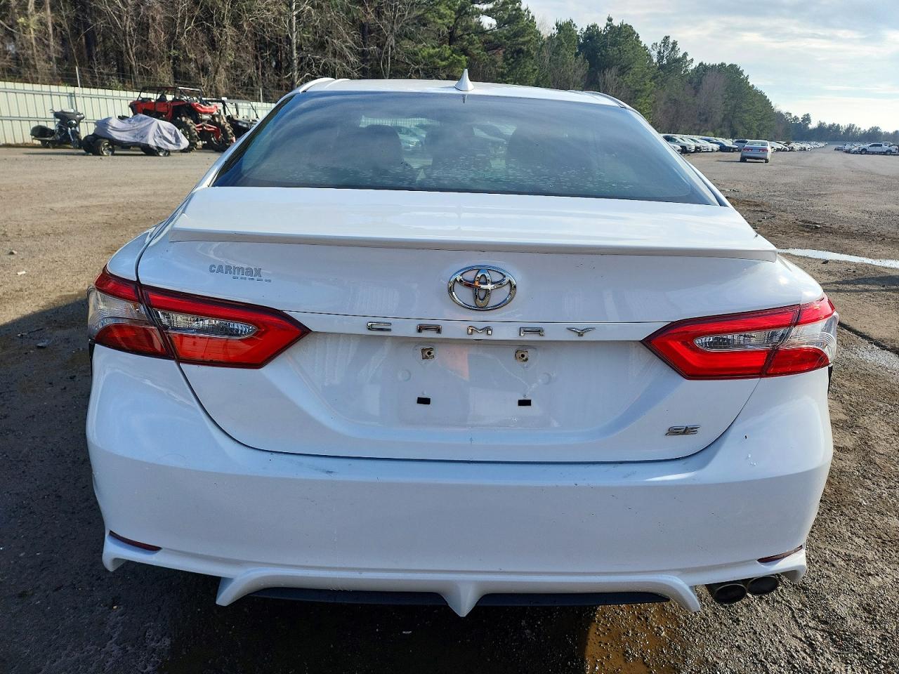 2019 TOYOTA CAMRY SE photo 6