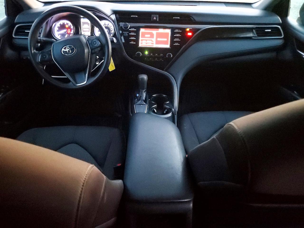 2019 TOYOTA CAMRY L photo 8