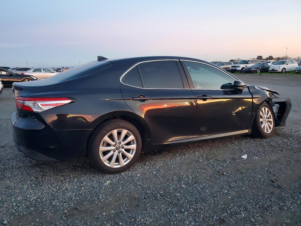 2019 TOYOTA CAMRY L photo 3