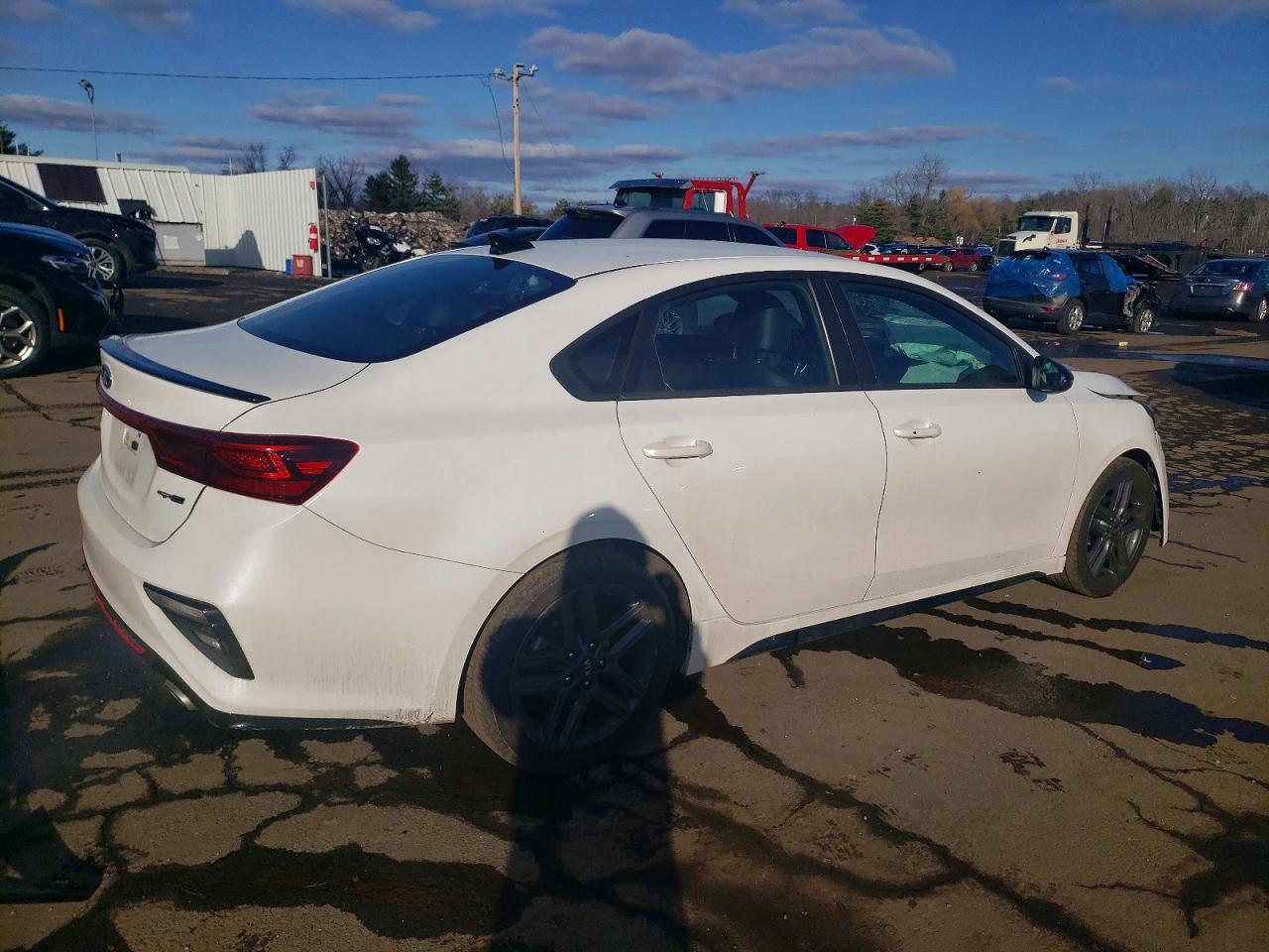 2021 KIA FORTE GT LINE photo 3