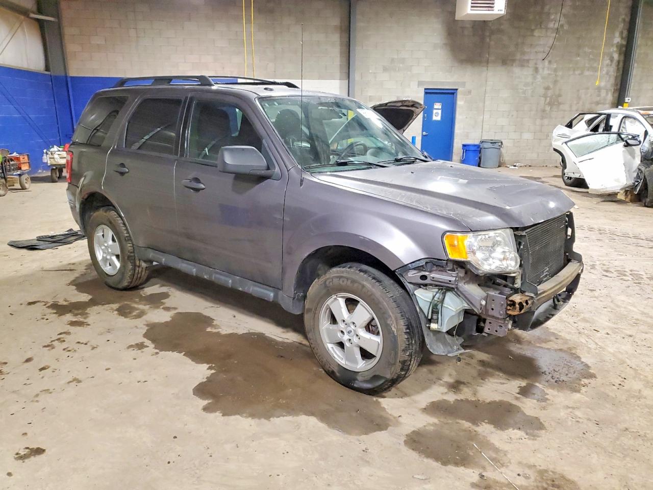 2010 FORD ESCAPE XLT photo 4