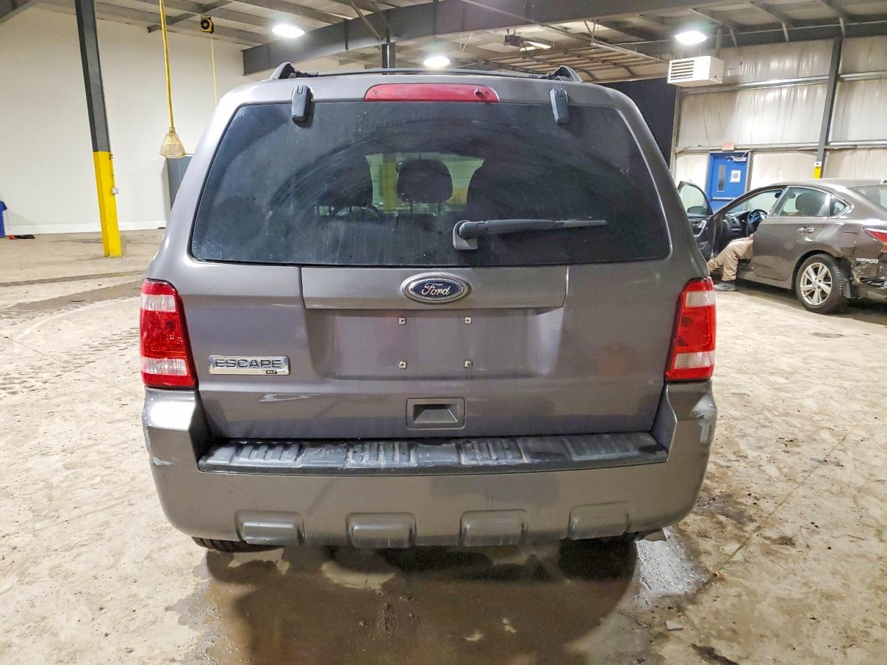 2010 FORD ESCAPE XLT photo 6