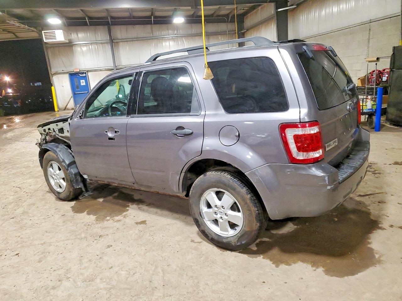 2010 FORD ESCAPE XLT photo 2