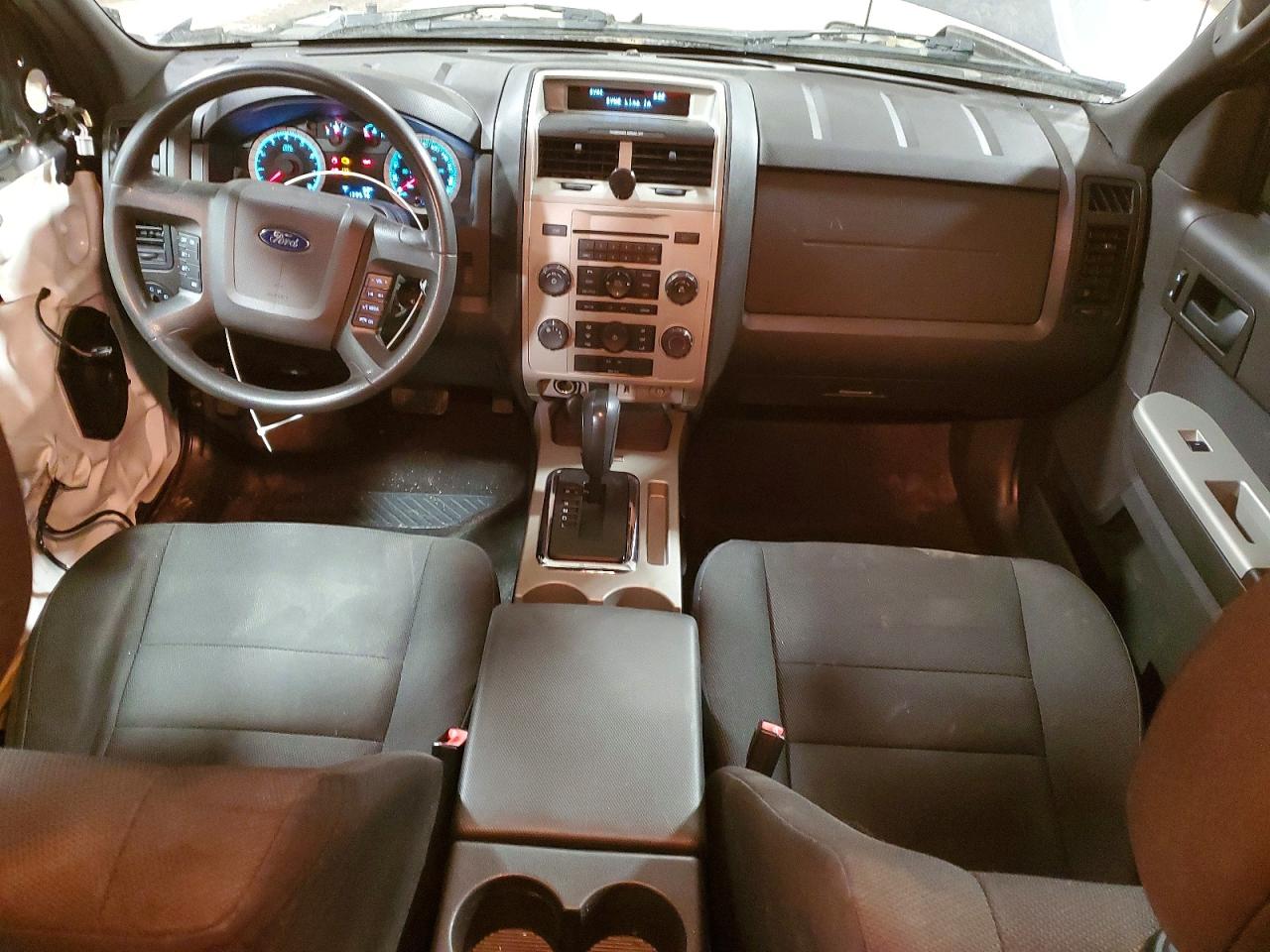 2010 FORD ESCAPE XLT photo 8