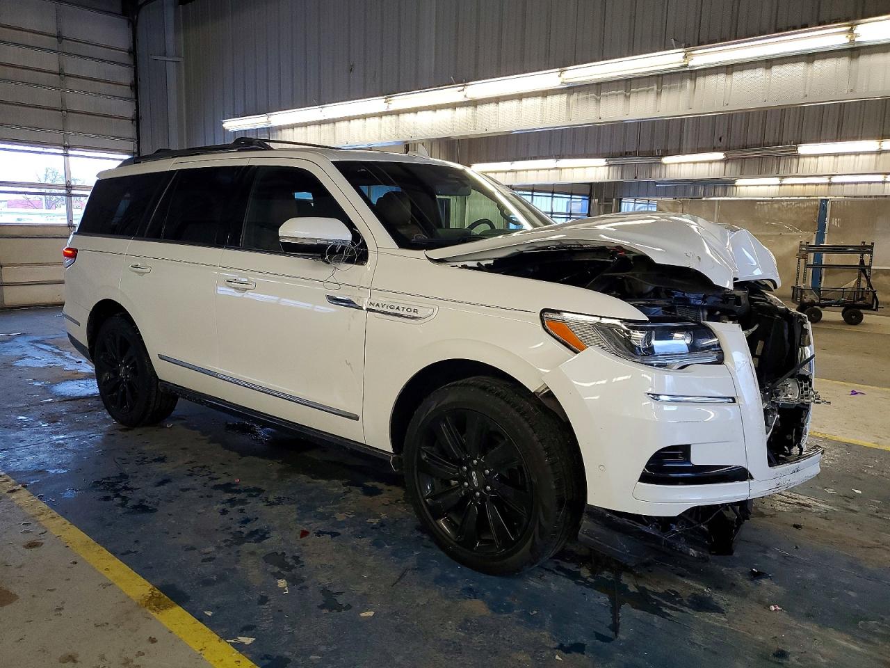 2024 LINCOLN NAVIGATOR RESERVE photo 4