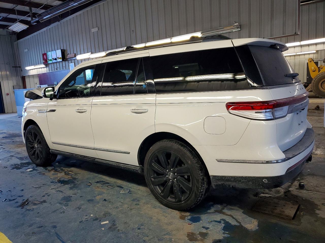 2024 LINCOLN NAVIGATOR RESERVE photo 2