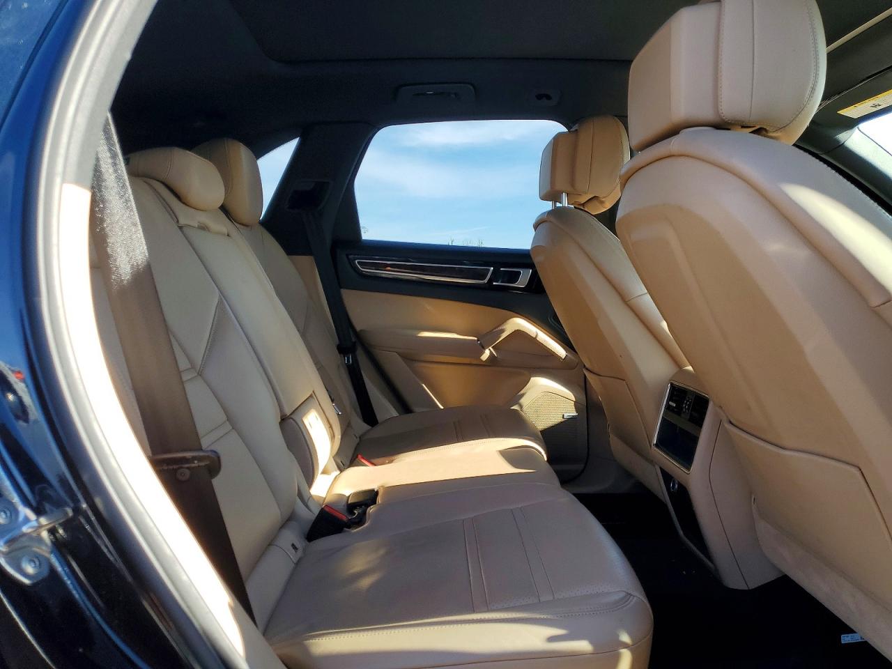2019 PORSCHE CAYENNE photo 11