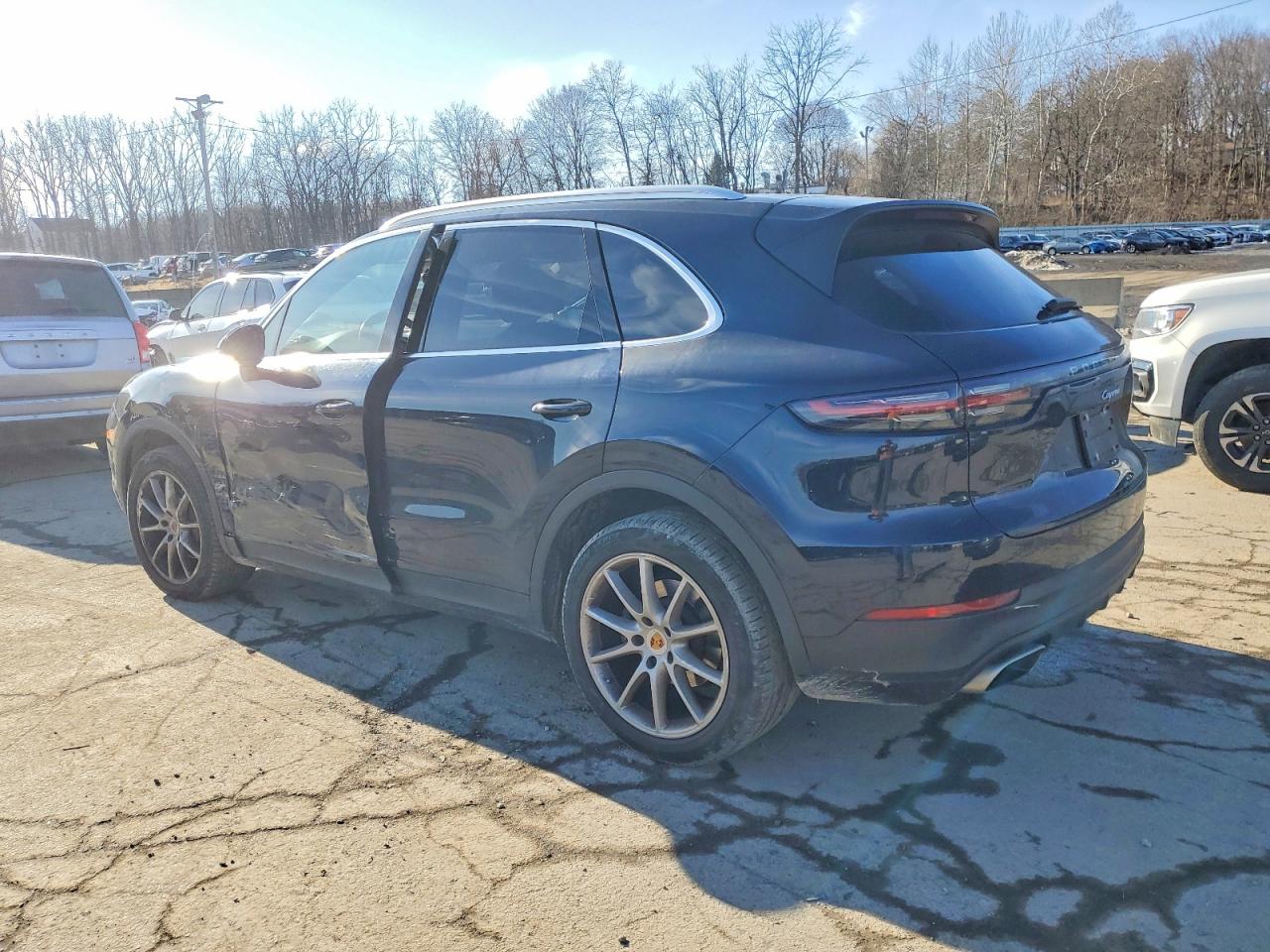 2019 PORSCHE CAYENNE photo 2