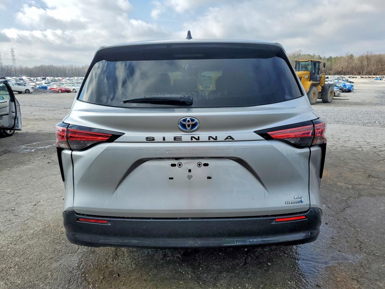 2021 TOYOTA SIENNA LE photo 6