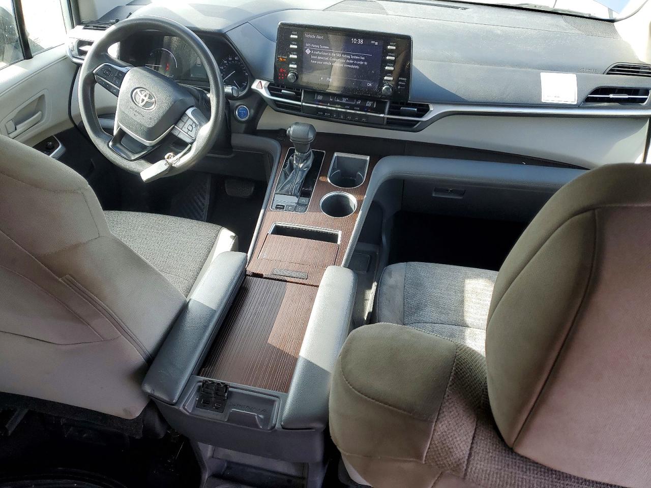2021 TOYOTA SIENNA LE photo 8