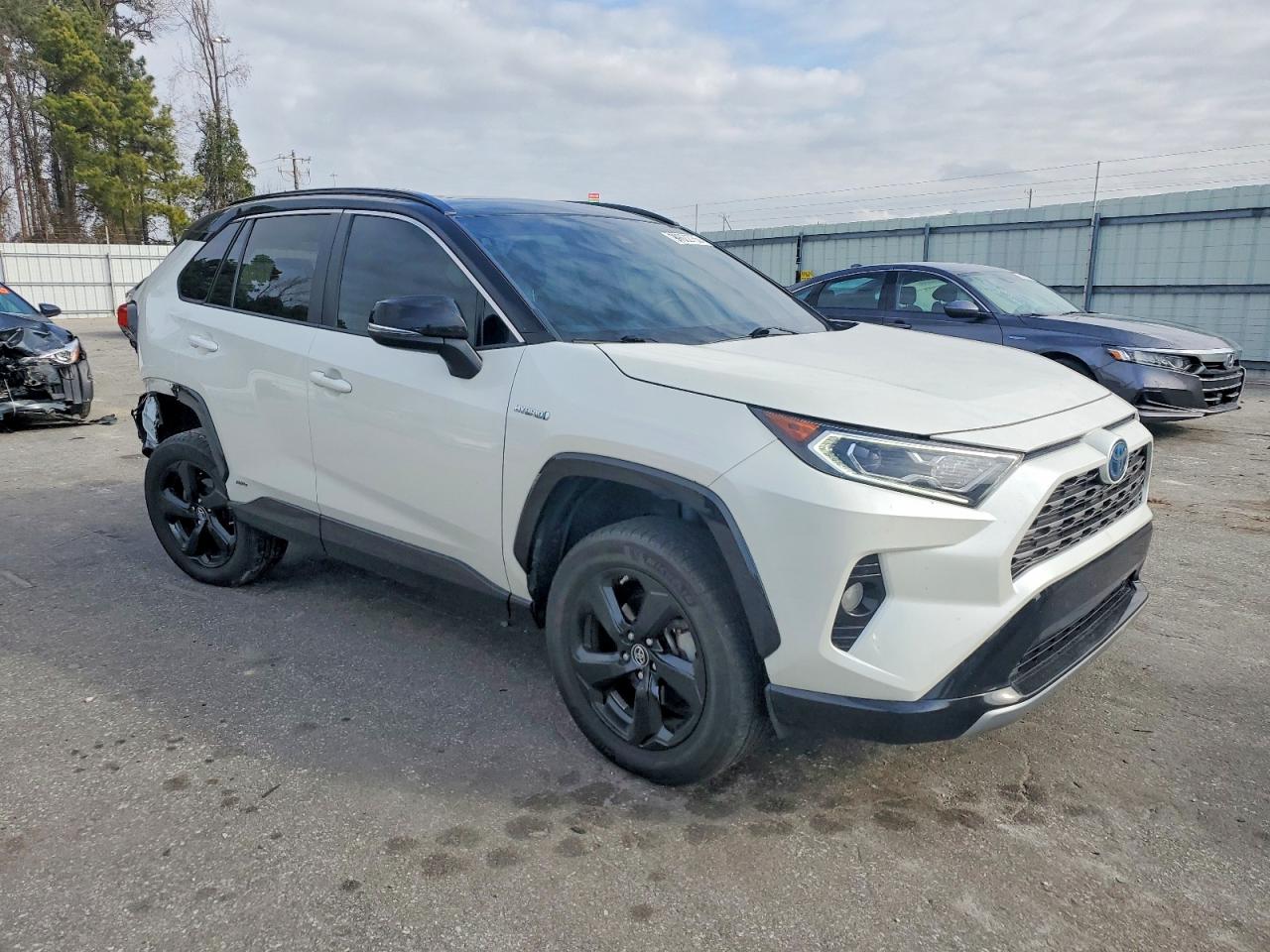2019 TOYOTA RAV4 XSE photo 4