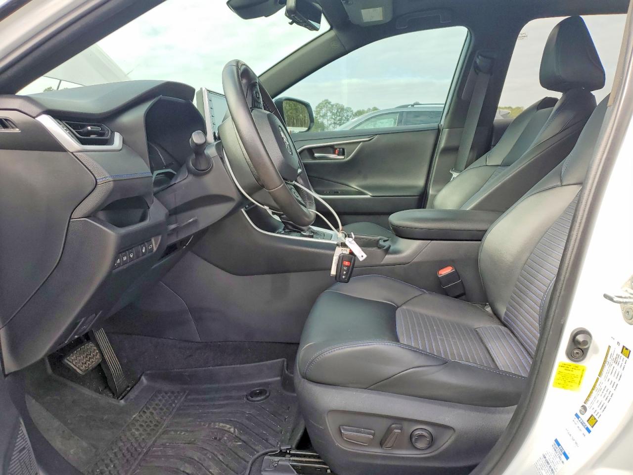 2019 TOYOTA RAV4 XSE photo 7
