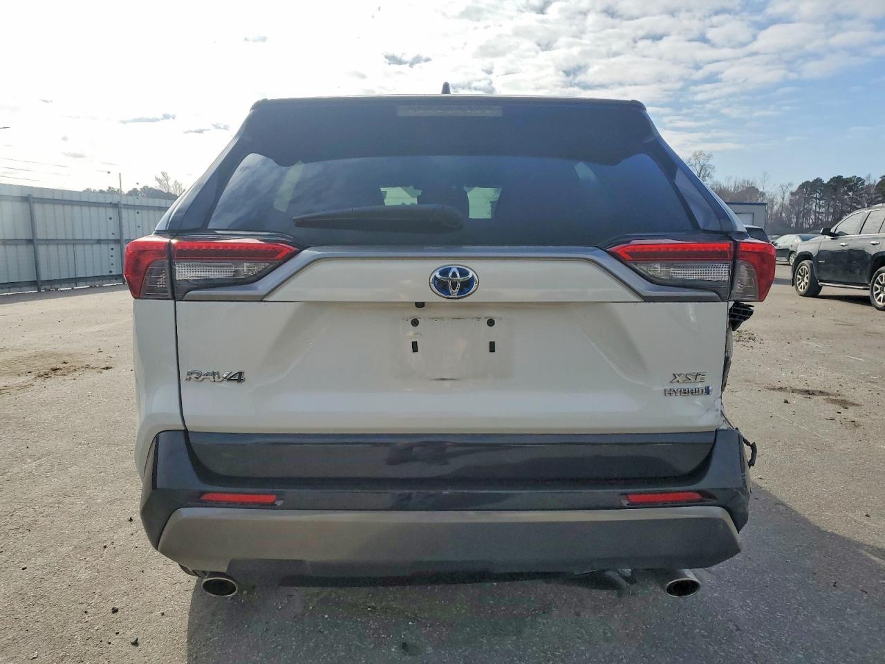 2019 TOYOTA RAV4 XSE photo 6