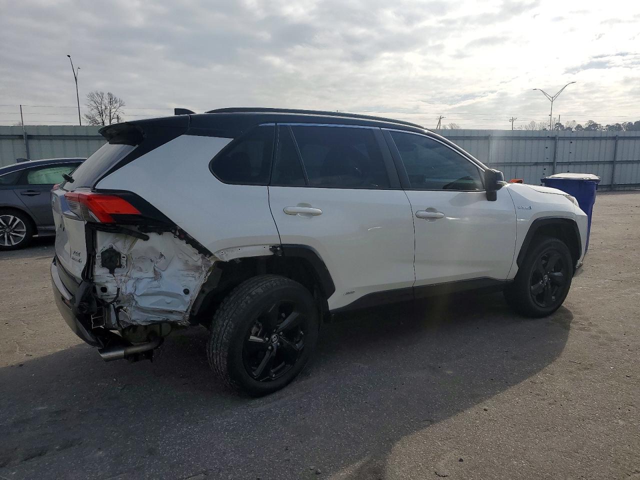 2019 TOYOTA RAV4 XSE photo 3