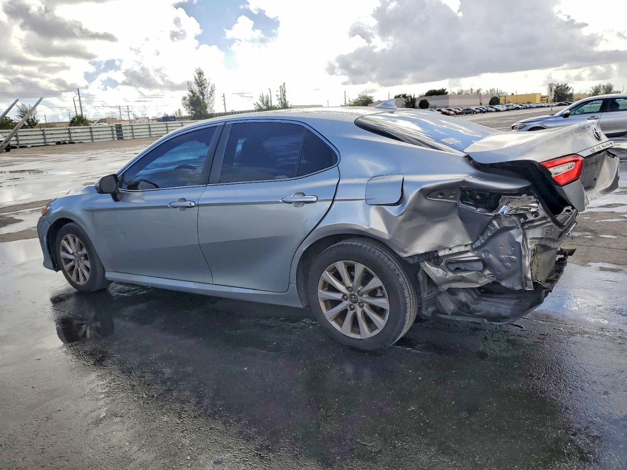 2019 TOYOTA CAMRY L photo 2