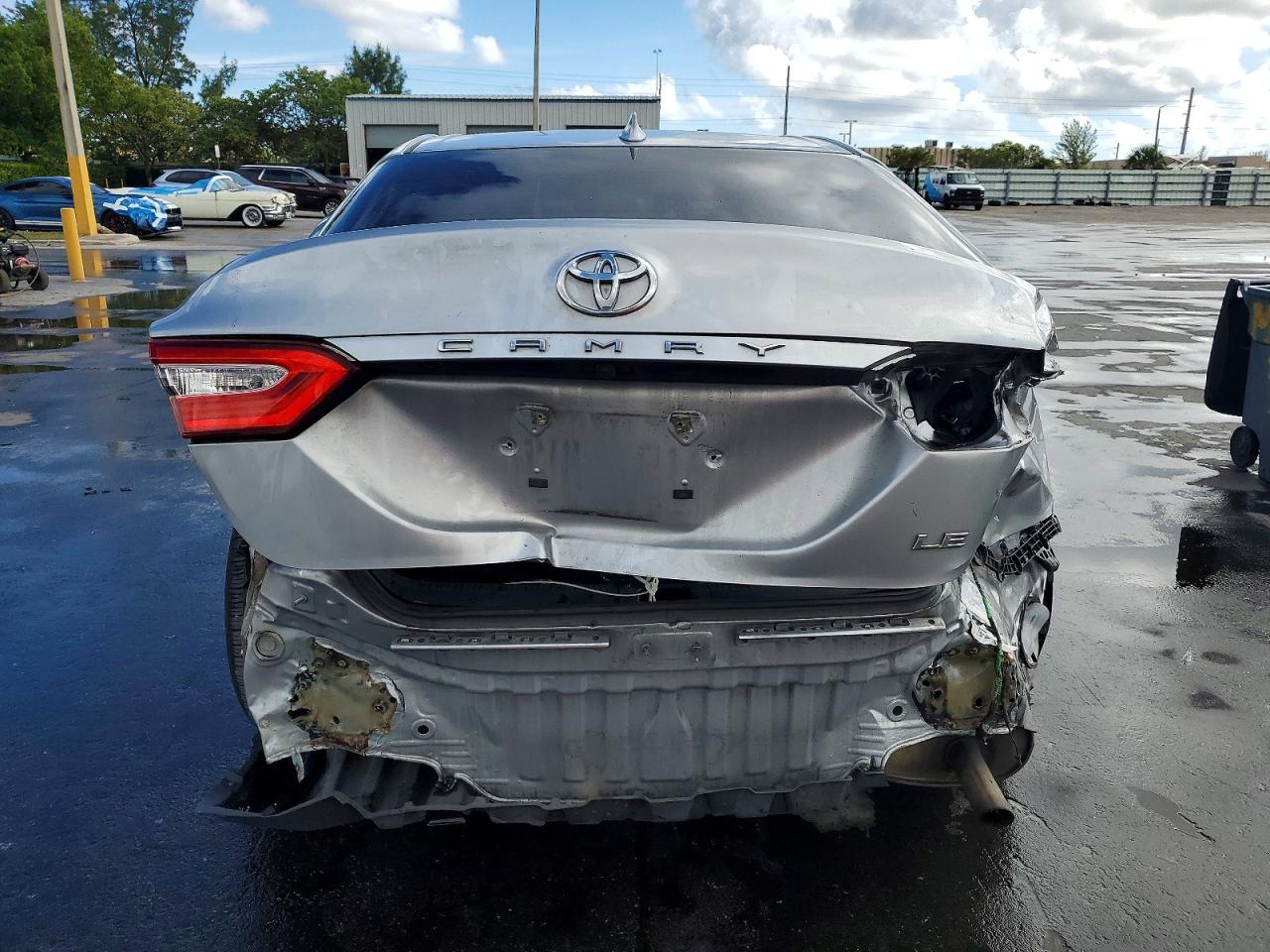 2019 TOYOTA CAMRY L photo 6
