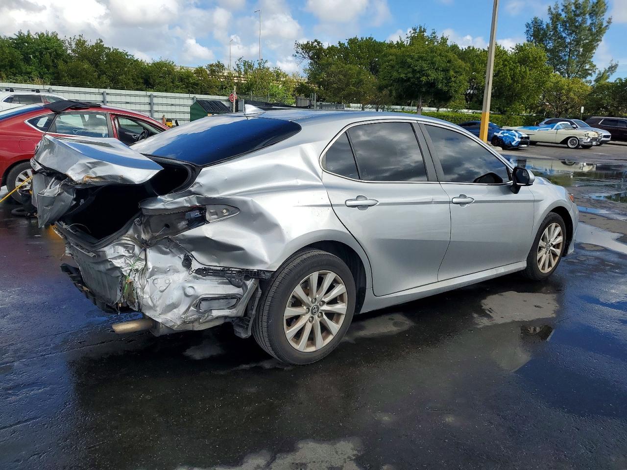 2019 TOYOTA CAMRY L photo 3