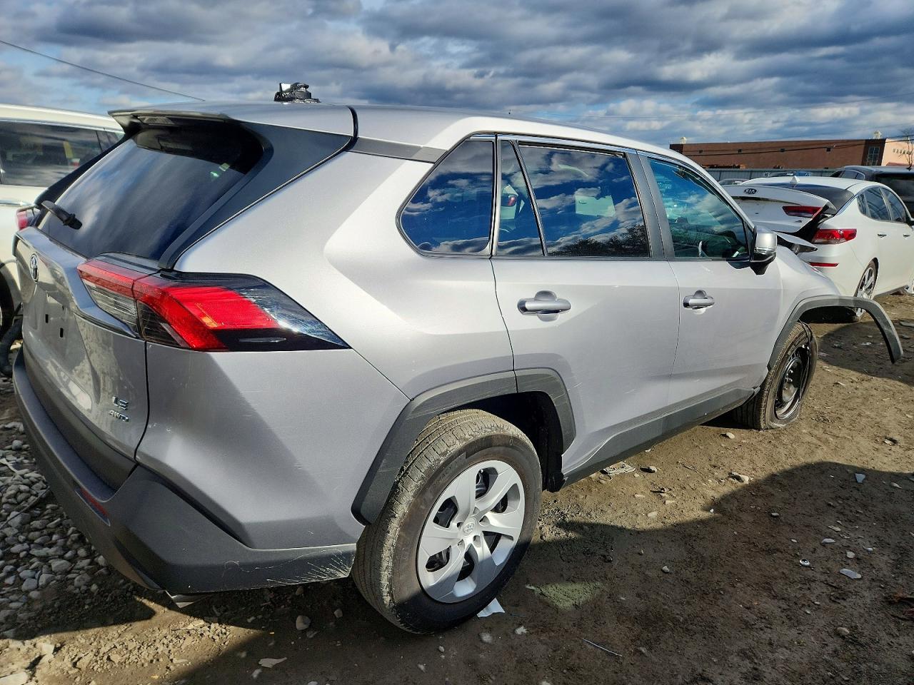 2024 TOYOTA RAV4 LE photo 3