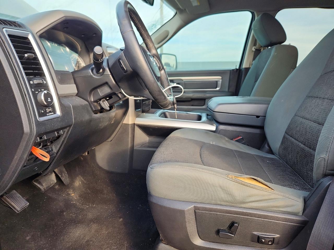 2016 RAM 1500 SLT photo 7