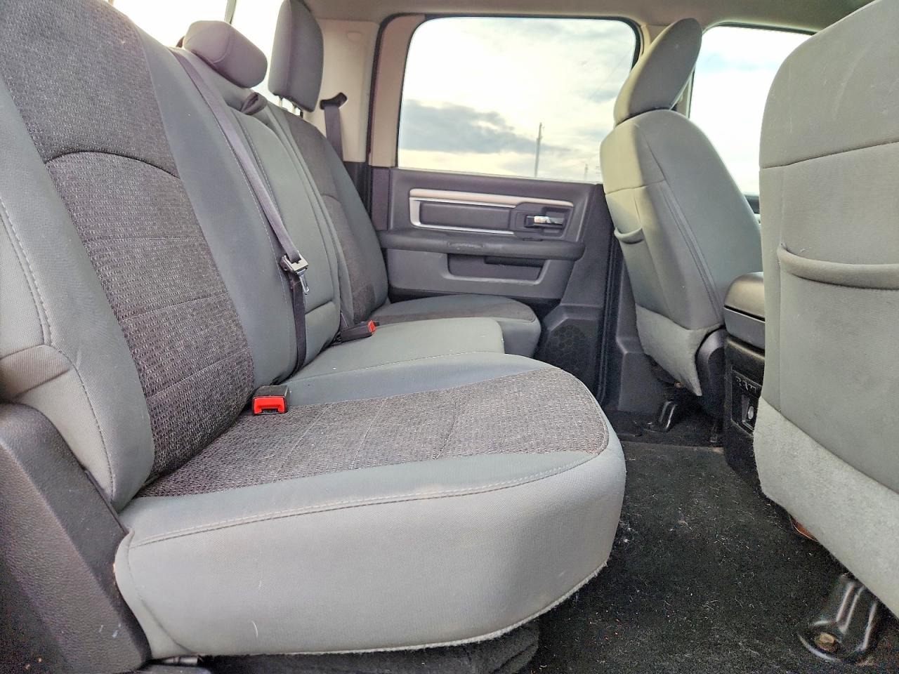2016 RAM 1500 SLT photo 10