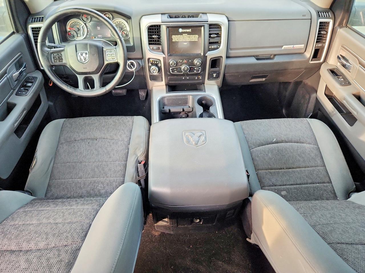 2016 RAM 1500 SLT photo 8