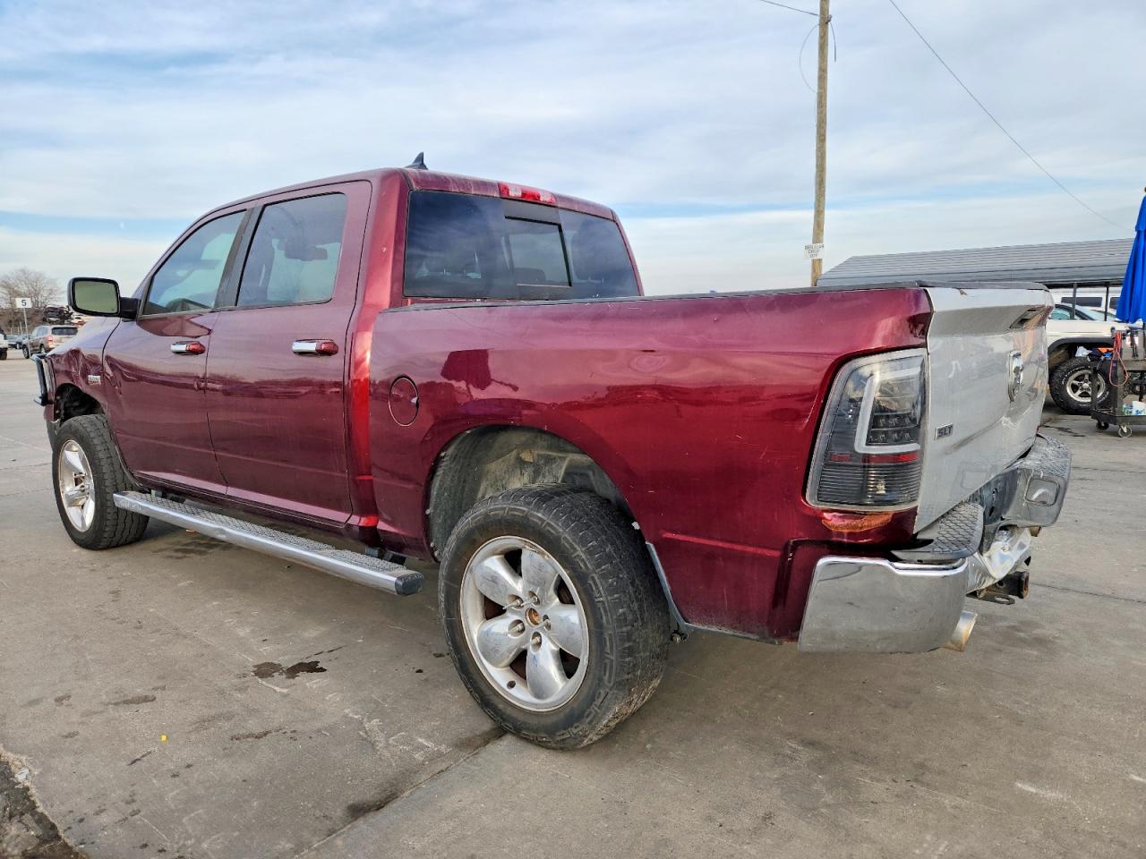 2016 RAM 1500 SLT photo 2