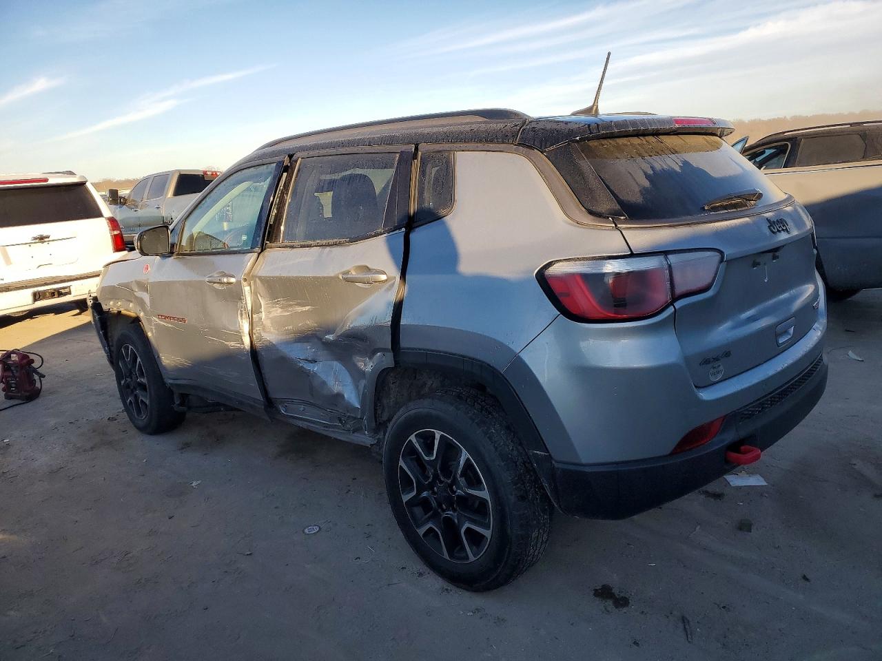 2019 JEEP COMPASS TRAILHAWK photo 2