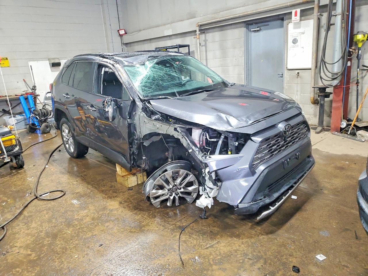 2024 TOYOTA RAV4 LIMITED photo 4