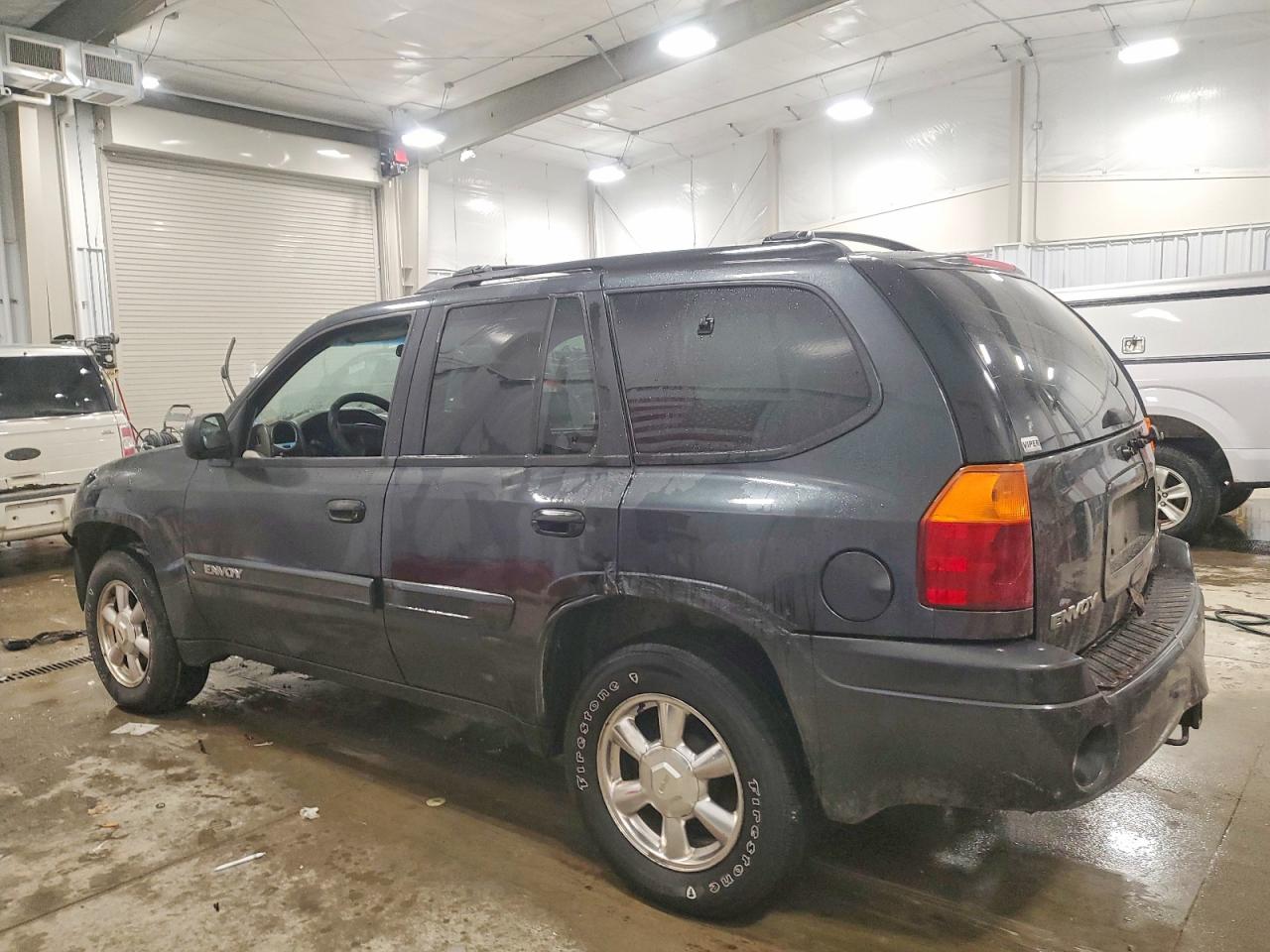 2003 GMC ENVOY photo 2