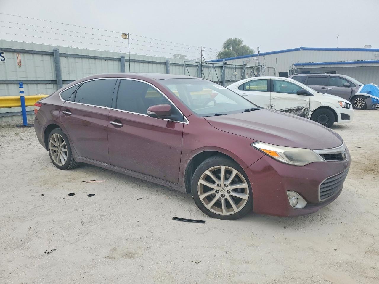 2013 TOYOTA AVALON BASE photo 4