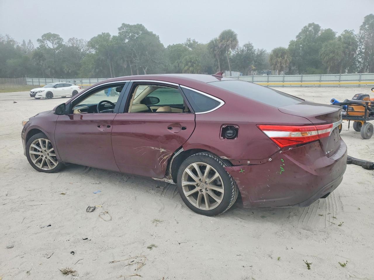 2013 TOYOTA AVALON BASE photo 2