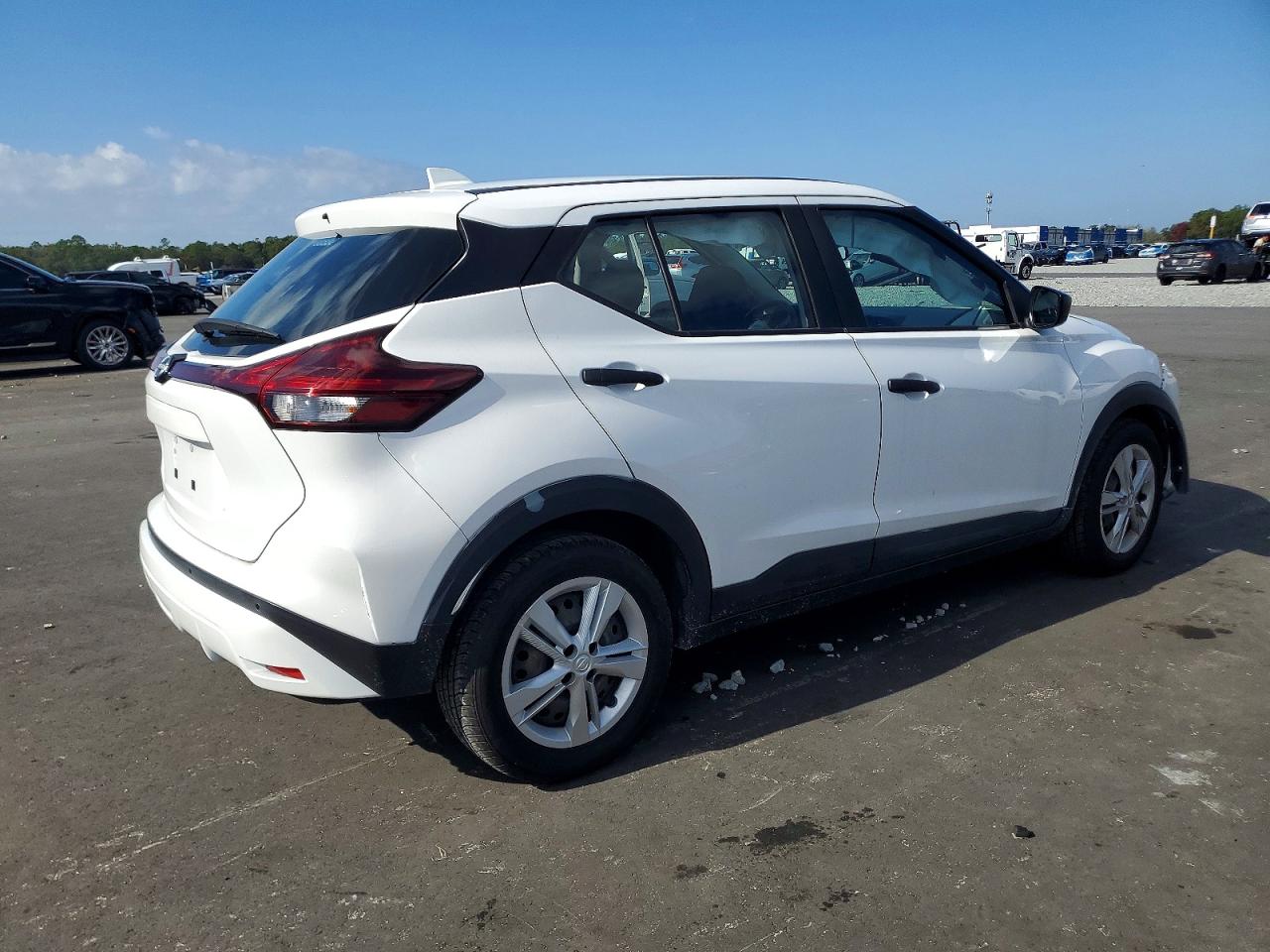 2023 NISSAN KICKS S photo 3