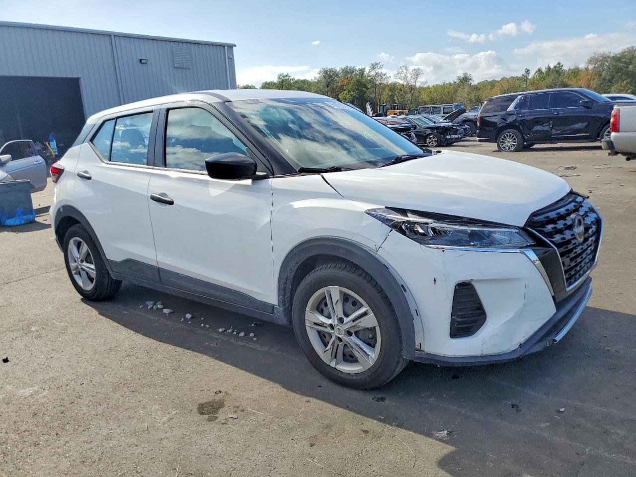 2023 NISSAN KICKS S photo 4