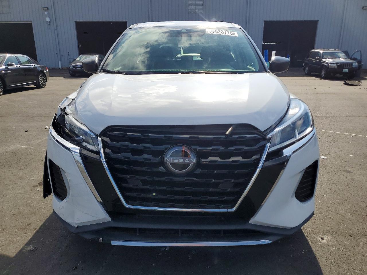 2023 NISSAN KICKS S photo 5