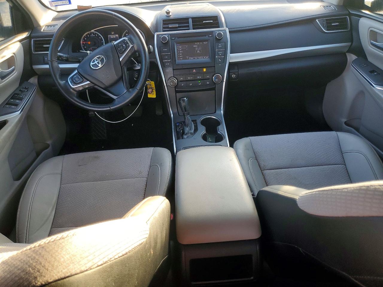 2016 TOYOTA CAMRY LE photo 8