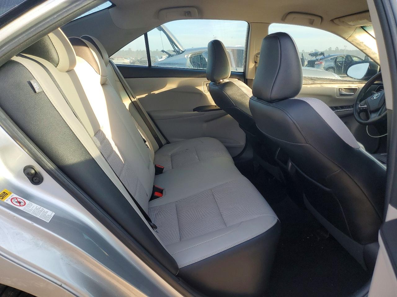 2016 TOYOTA CAMRY LE photo 10
