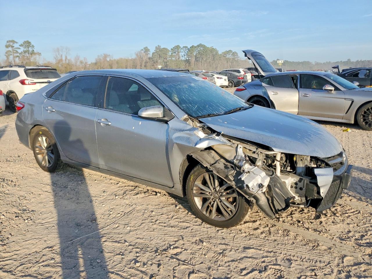 2016 TOYOTA CAMRY LE photo 4