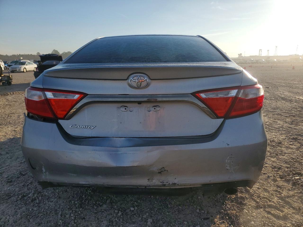 2016 TOYOTA CAMRY LE photo 6