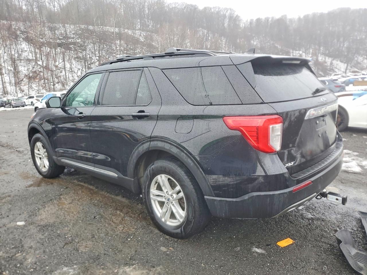 2020 FORD EXPLORER XLT photo 2